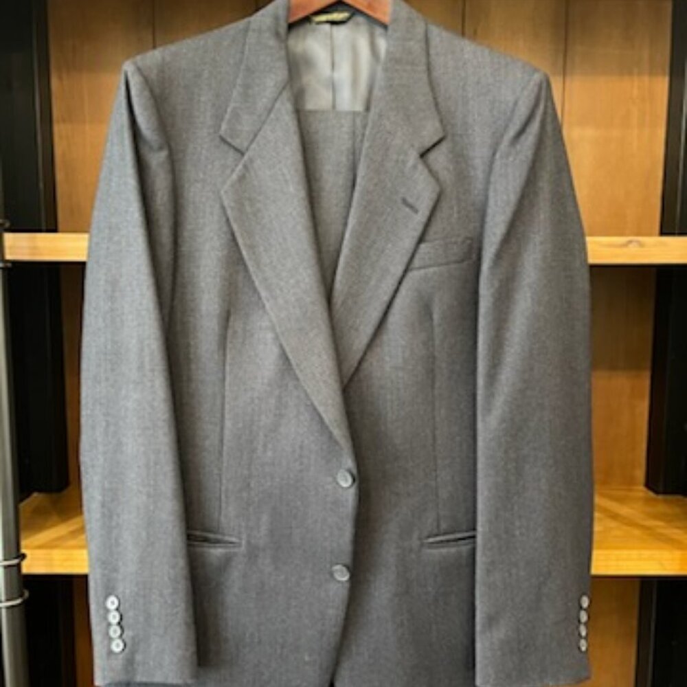 Charcoal Gray Men's Suit - 100% Fine Wool - 1990's Vintage w/ Timeless Design